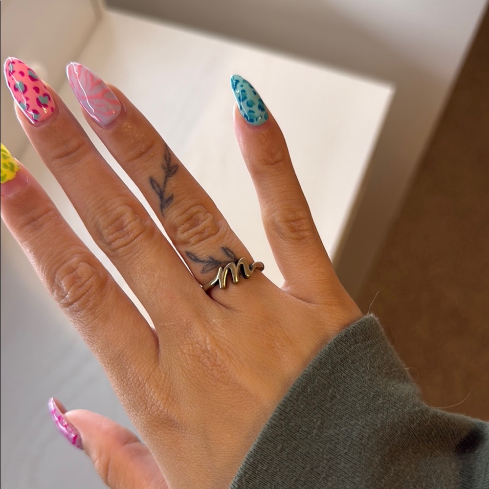 - James Avery m Ring